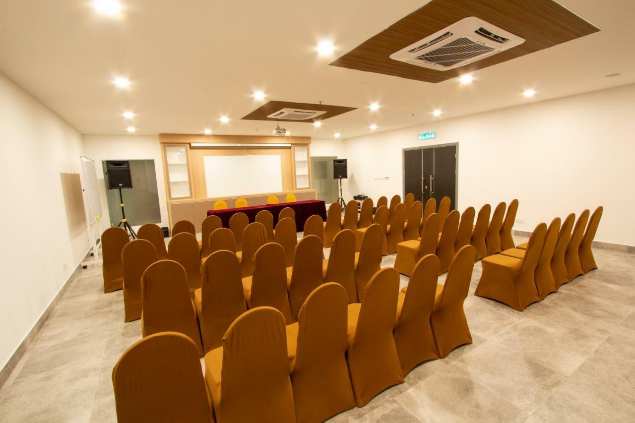 Az Hotel & Serviced Apartments Labuan Eksteriør billede